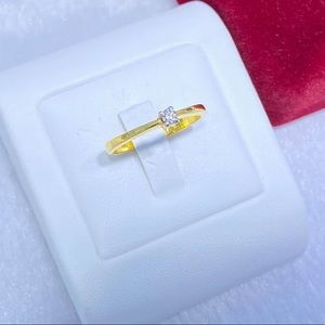 NWT Beautiful Diamond Ring madewith 18K YellowGold